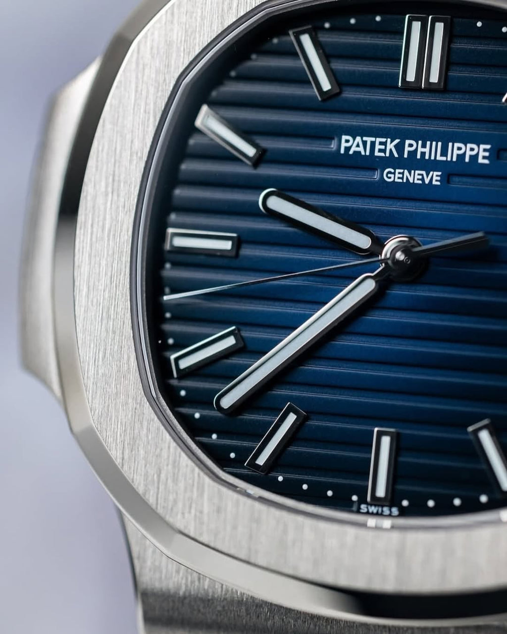 Patek Philippe Nautilus (Japan 1st) Blue Dial Silver Color Strap Quartz Movement Dated Watch