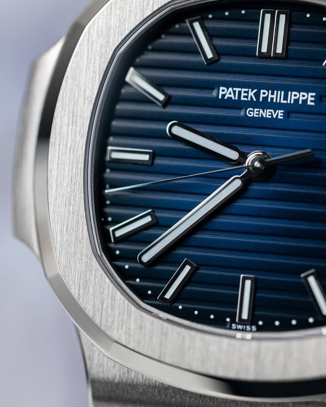 Patek Philippe Nautilus (Japan 1st) Blue Dial Silver Color Strap Quartz Movement Dated Watch