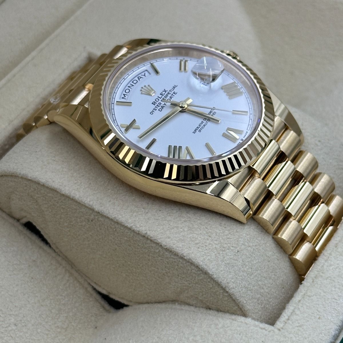 ROLEX OYSTER PERPETUAL (AUTOMATIC )Day-Date White Dial Men's Watch