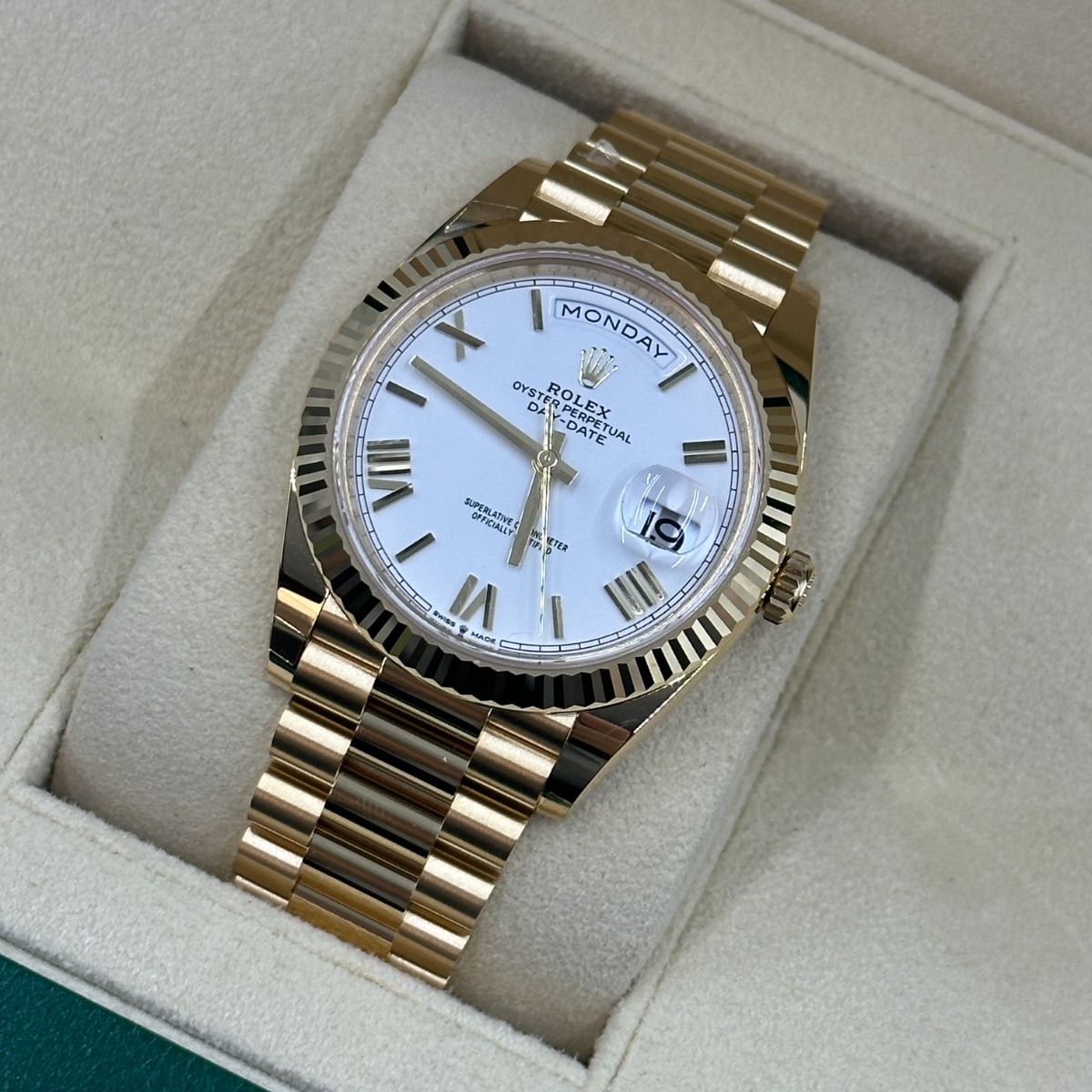 ROLEX OYSTER PERPETUAL (AUTOMATIC )Day-Date White Dial Men's Watch