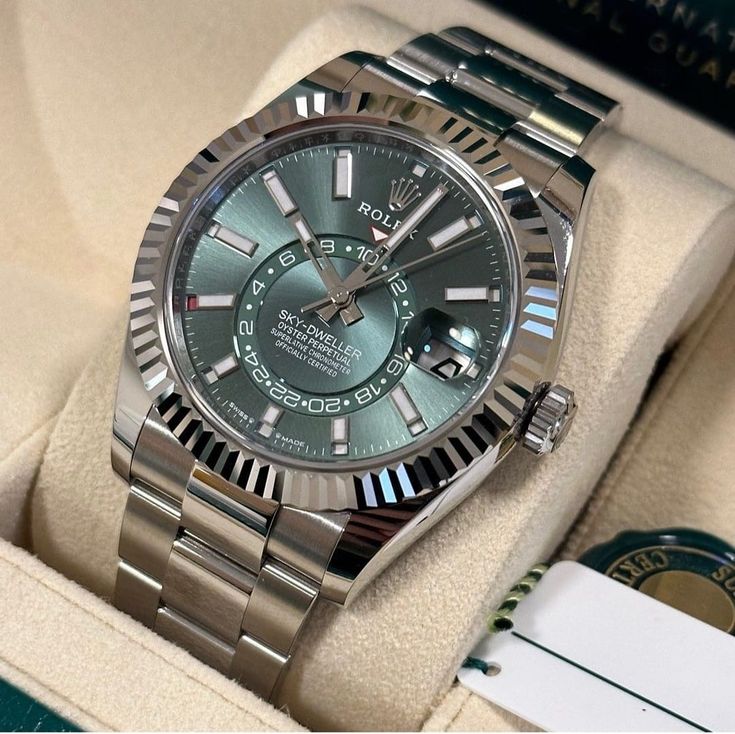 ROLEX Sky-Dweller silver green with oyester belt (Automatic)