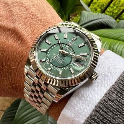 ROLEX Sky-Dweller silver green with jublee belt (Automatic)